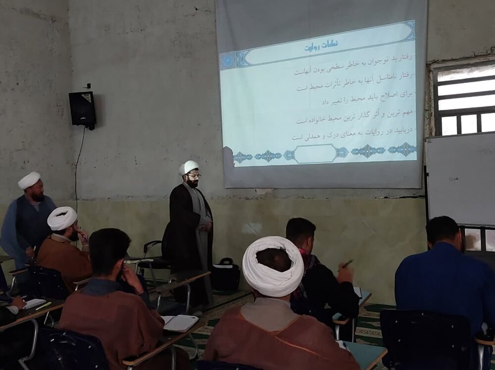 برگزاری دوره‌ آشنایی با ویژگی‌های نوجوان و جوان در مدارس علمیه استان خوزستان