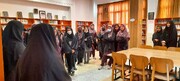 تصاویر / بازدید دانش آموزان مدرسه المهدی از کتابخانه مدرسه علمیه فاطمه الزهرا(س) ساوه