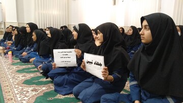 تصاویر/ یادواره  ۲۰۰۰ شهید دانش آموز غزه در مدرسه علمیه خواهران خورموج