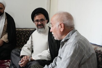 تصاویر/ دیدار امام جمعه شهرستان فردیس با خانواده شهید سید روح الله عجمیان