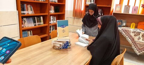 بازدید دانش آموزان مدرسه المهدی از کتابخانه مدرسه علمیه فاطمه الزهرا(س) ساوه