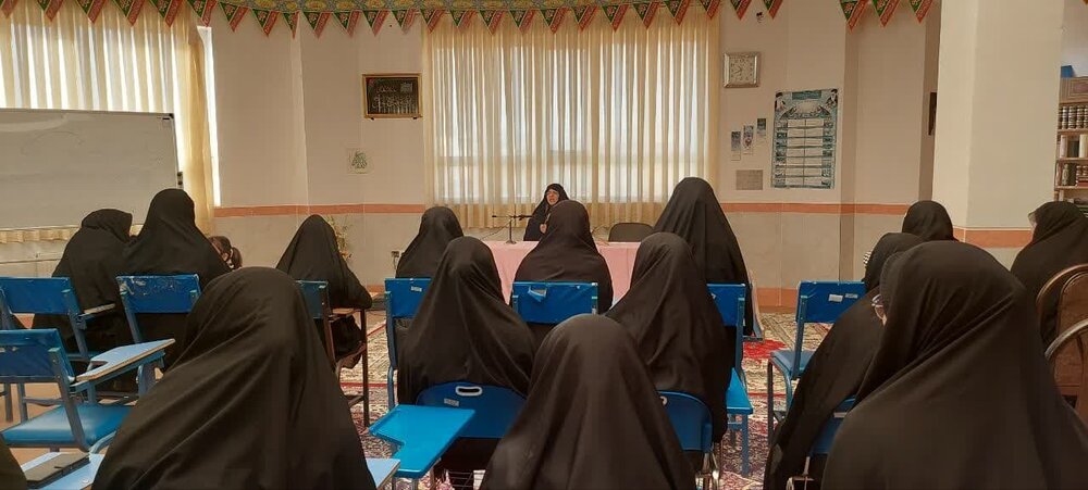 نشست اخلاقی در مدرسه علمیه فاطمیه نقده نشست اخلاقی در مدرسه علمیه فاطمیه نقده
