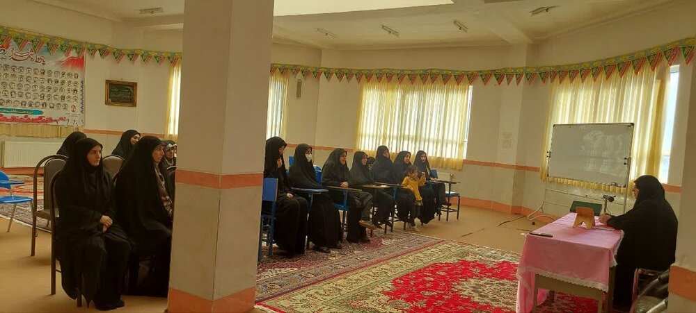 نشست اخلاقی در مدرسه علمیه فاطمیه نقده نشست اخلاقی در مدرسه علمیه فاطمیه نقده