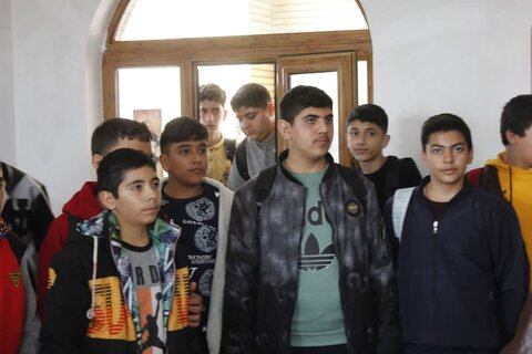 تصاویر/ بازدید دانش آموزان از مدرسه علمیه امام خمینی(ره)شهرستان خوی