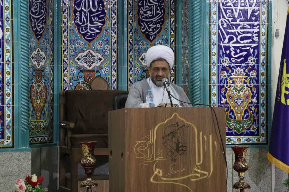 پیروی از ولایت فقیه سبب پیشرفت جامعه می‌شود