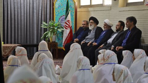 مراسم جشن تکلیف دختران تحت پوشش کمیته امداد امام خمینی (ره) البرز برگزار شد