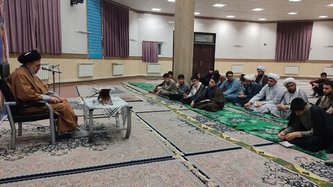 تصاویر/ محفل انس با قرآن کریم در مدسه علمیه سلماس به یاد شهدای غزه