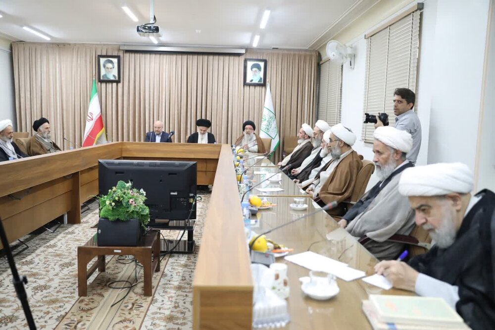 حضور رئیس مجلس شورای اسلامی در جلسه شورای عالی جامعه مدرسین حوزه علمیه قم
