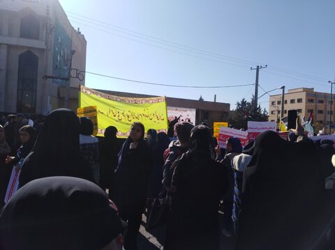 حضور طلاب مدرسه علمیه فاطمه المعصومه دلیجان در تجمع اعتراض آمیز به اقدامات و تجاوز وحشیانه رژیم صهیونیستی در غزه