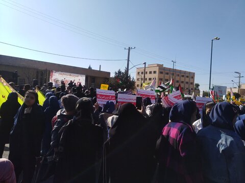 حضور طلاب مدرسه علمیه فاطمه المعصومه دلیجان در تجمع اعتراض آمیز به اقدامات و تجاوز وحشیانه رژیم صهیونیستی در غزه