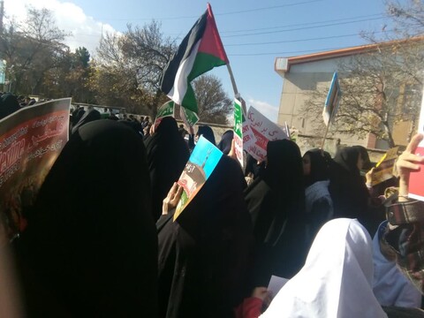 تصاویر/ تجمع و راهپیمایی طلاب حوزه علمیه خواهران اهر در حمایت از کودکان مظلوم غزه
