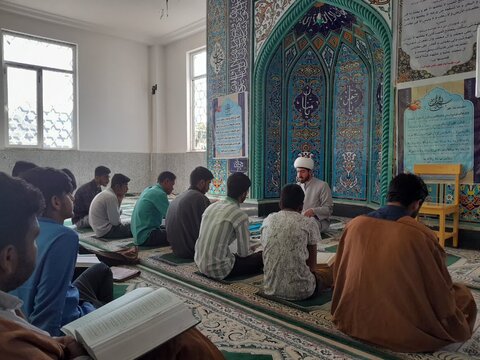 تصاویر/ برگزاری کارگاه آموزشی تجزیه و ترکیب با محتوای قرآنی مدرسه علمیه حاجی آباد