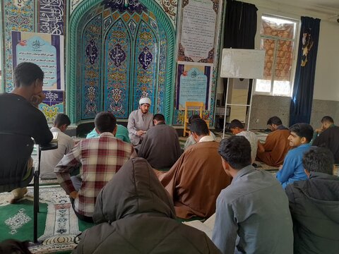 تصاویر/ برگزاری کارگاه آموزشی تجزیه و ترکیب با محتوای قرآنی مدرسه علمیه حاجی آباد