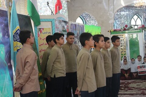 تجمع کادر و طلاب مدرسه علمیه مهدیه خنداب در حمایت از کودکان و مردم مظلوم و بی دفاع غزه