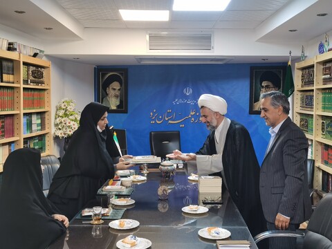 مدیر حوزه علمیه یزد از فعالین نماز دبیرستان استعدادهای درخشان فرزانگان تقدیر کرد