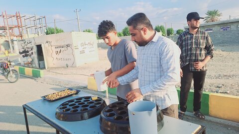 تصاویر/برپایی ایستگاه صلواتی به مناسبت ولادت حضرت زینب(س)به همت پایگاه بسیج امام سجاد(ع)سندرک