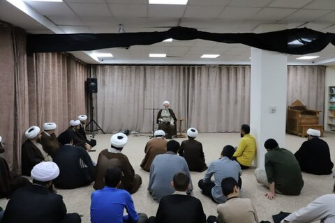 تصاویر/ درس اخلاق طلاب مدرسه خاتم الانبیا (ص) سنندج با حضور حجت الاسلام و المسلمین پورذهبی