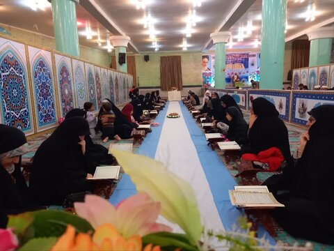 تصاویر/ محفل انس با قرامحفل انس با قرآن کریم در شهرستان تکابن کریم در شهرستان تکاب