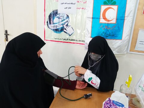 خدمات رایگان تست قند و فشار خون ویژه طلاب مدرسه علمیه فاطمة الزهرا (س)اراک