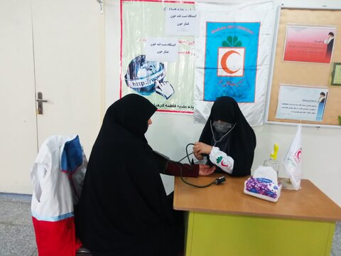 خدمات رایگان تست قند و فشار خون ویژه طلاب مدرسه علمیه فاطمة الزهرا (س)اراک