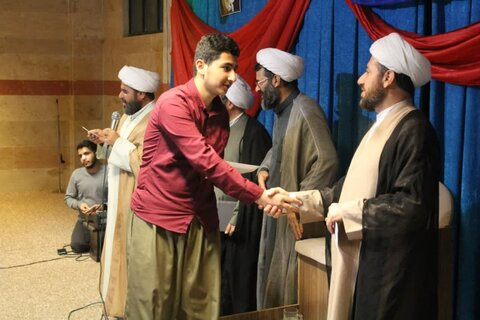تصاویر/مراسم اهداء جوائز به برندگان مسابقه کتابخوانی مدرسه علمیه امام صادق (ع) قروه