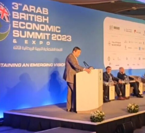 سمير عبدالله ناس متحدثاً خلال القمة العربية - الاقتصادية في لندن
