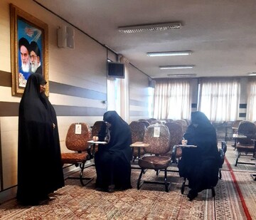 تصاویر/ برگزاری آزمون بازپذیری در مدارس علمیه خواهران ستان مرکزی