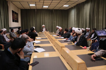 تصاویر/ برگزاری کلاس درس در کتابخانه حرم مطهر شاهچراغ(ع)