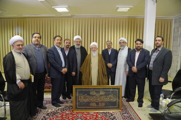 تصاویر/ دیدار جمعی از اعضای خانه حکمت اصفهان با آیت الله العظمی جوادی آملی