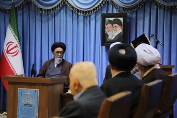 تصاویر/ دیدار اعضای ستاد برگزاری همایش اندیشه های قرآنی مقام معظم رهبری در آذربایجان شرقی با نماینده ولی فقیه در استان