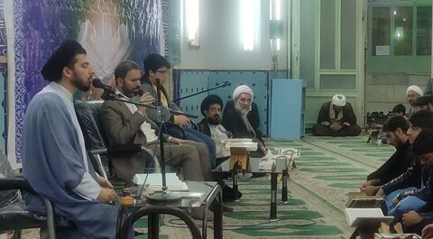 تصاویر/  برگزاری محفل انس با قرآن در مدرسه علمیه آیت الله مدنی کاشان