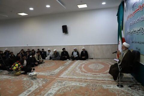 تصاویر/نشست مبلغین طرح امین مدارس کردستان با حجت الاسلام والمسلمین عبدالرضا پورذهبی