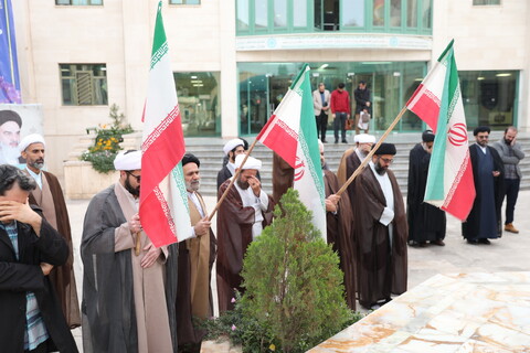 تصاویر/ تجدیدمیثاق کارکنان مرکز مدیریت حوزههای علمیه با شهدای گمنام