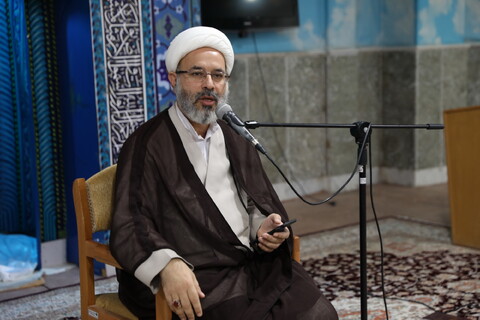 تصاویر/ تجدیدمیثاق کارکنان مرکز مدیریت حوزههای علمیه با شهدای گمنام