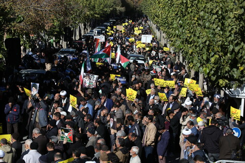 راهپیمایی نمازگزاران اصفهانی در حمایت از مردم غزه