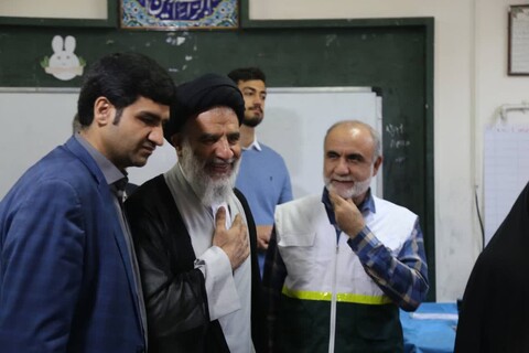 بازدید نماینده ولی فقیه در خوزستان از طرح ویزیت رایگان پزشکی ویژه اهالی کوی مدرس
