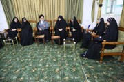 Senior Iraqi Cleric Meets with A Group of Iranian Women Poets