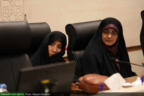 بالصور/ إقامة ورشة تعليمية تحت شعار "الحوار الديني في الساحة الدولية" بمدينة قم المقدسة