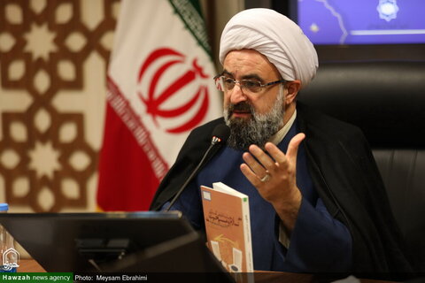 بالصور/ إقامة ورشة تعليمية تحت شعار "الحوار الديني في الساحة الدولية" بمدينة قم المقدسة