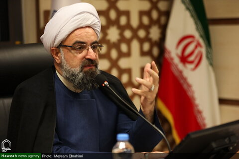 بالصور/ إقامة ورشة تعليمية تحت شعار "الحوار الديني في الساحة الدولية" بمدينة قم المقدسة