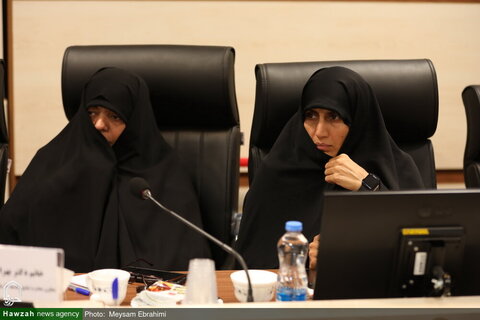 بالصور/ إقامة ورشة تعليمية تحت شعار "الحوار الديني في الساحة الدولية" بمدينة قم المقدسة