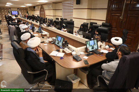 بالصور/ إقامة ورشة تعليمية تحت شعار "الحوار الديني في الساحة الدولية" بمدينة قم المقدسة