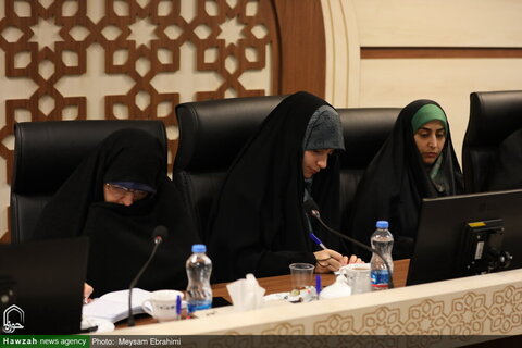 بالصور/ إقامة ورشة تعليمية تحت شعار "الحوار الديني في الساحة الدولية" بمدينة قم المقدسة