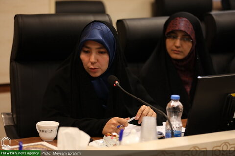 بالصور/ إقامة ورشة تعليمية تحت شعار "الحوار الديني في الساحة الدولية" بمدينة قم المقدسة