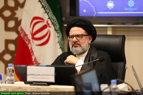 بالصور/ إقامة ورشة تعليمية تحت شعار "الحوار الديني في الساحة الدولية" بمدينة قم المقدسة