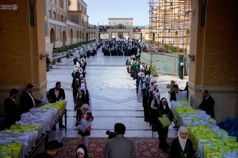 جشنواره اعطای چادر به دختران عراقی در حرم حضرت علی (ع)
