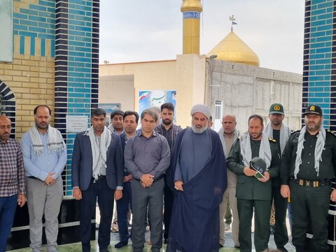 تصاویر/غبار روبی و عطر افشانی مزار شهدای گمنام در پارسیان