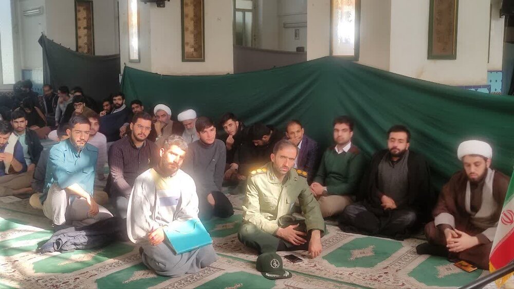 گرامیداشت هفته بسیج در مدرسه علمیه آیت الله مدنی کاشان + عکس