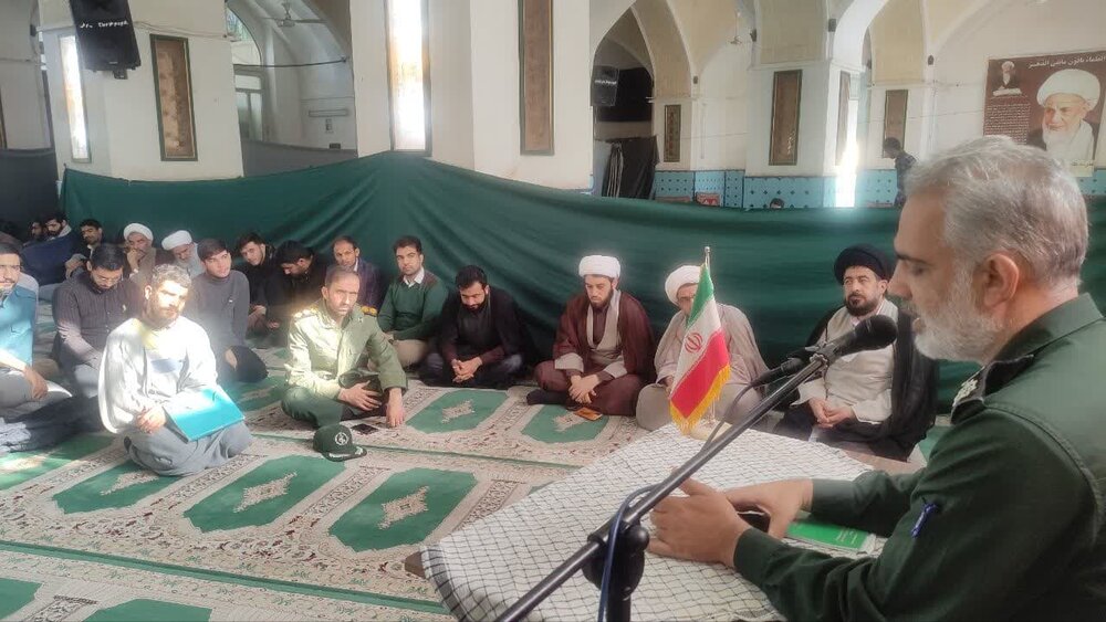 گرامیداشت هفته بسیج در مدرسه علمیه آیت الله مدنی کاشان + عکس