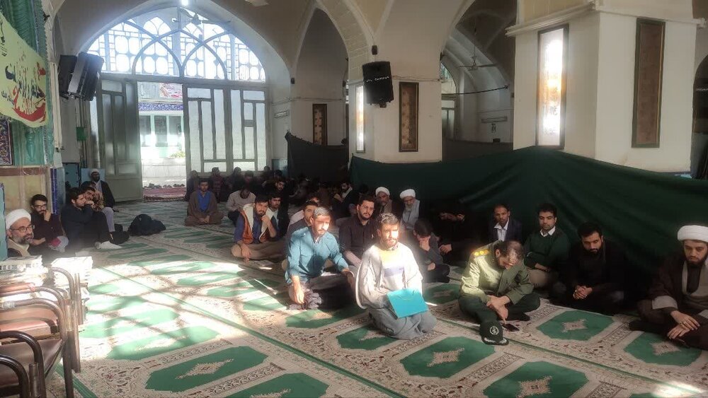 گرامیداشت هفته بسیج در مدرسه علمیه آیت الله مدنی کاشان + عکس